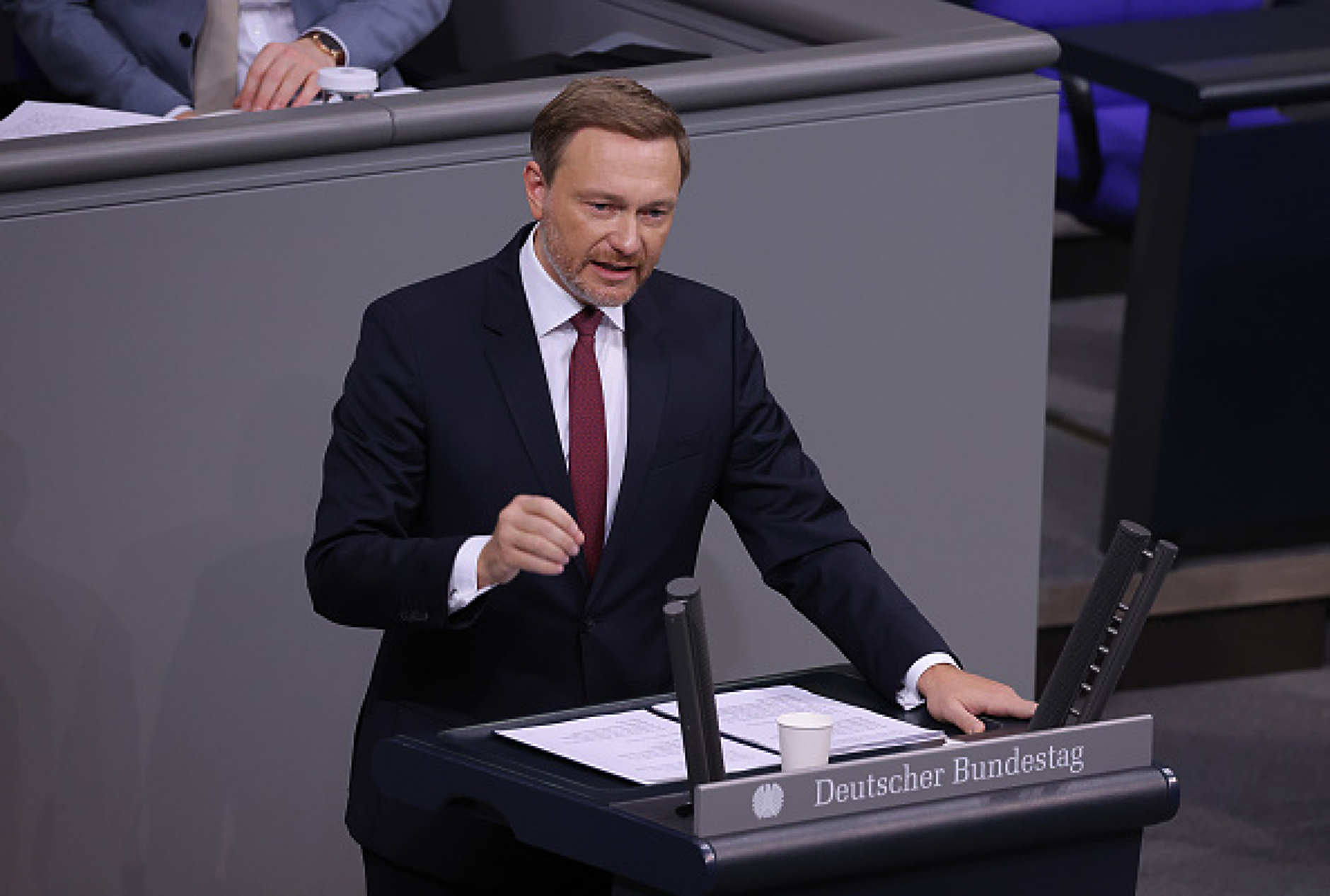 Германският финансов министър поиска пакет от мерки за компаниите и „повратна точка“ в икономиката