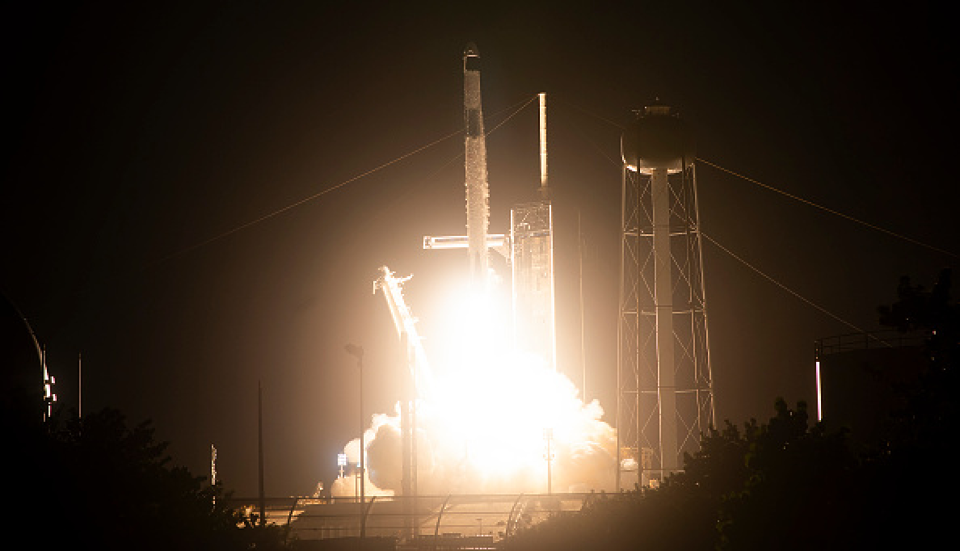 SpaceX изстреля успешно лунната мисия на тексаската компания Intuitive Machines