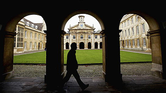 Над 20 водещи британски университета ще закриват сметки в банки, които финансират неекологични проекти