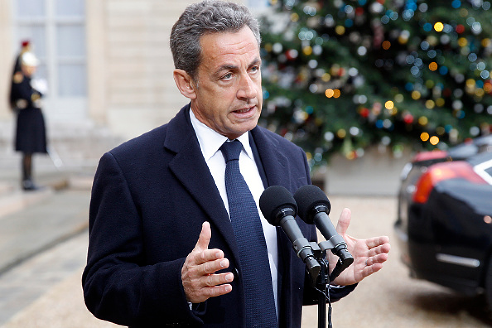 Апелативен съд потвърди, но леко смекчи присъдата на бившия френски президент Никола Саркози