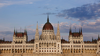 Управляващата в Унгария партия ФИДЕС предложи парламентът да гласува ратификацията
