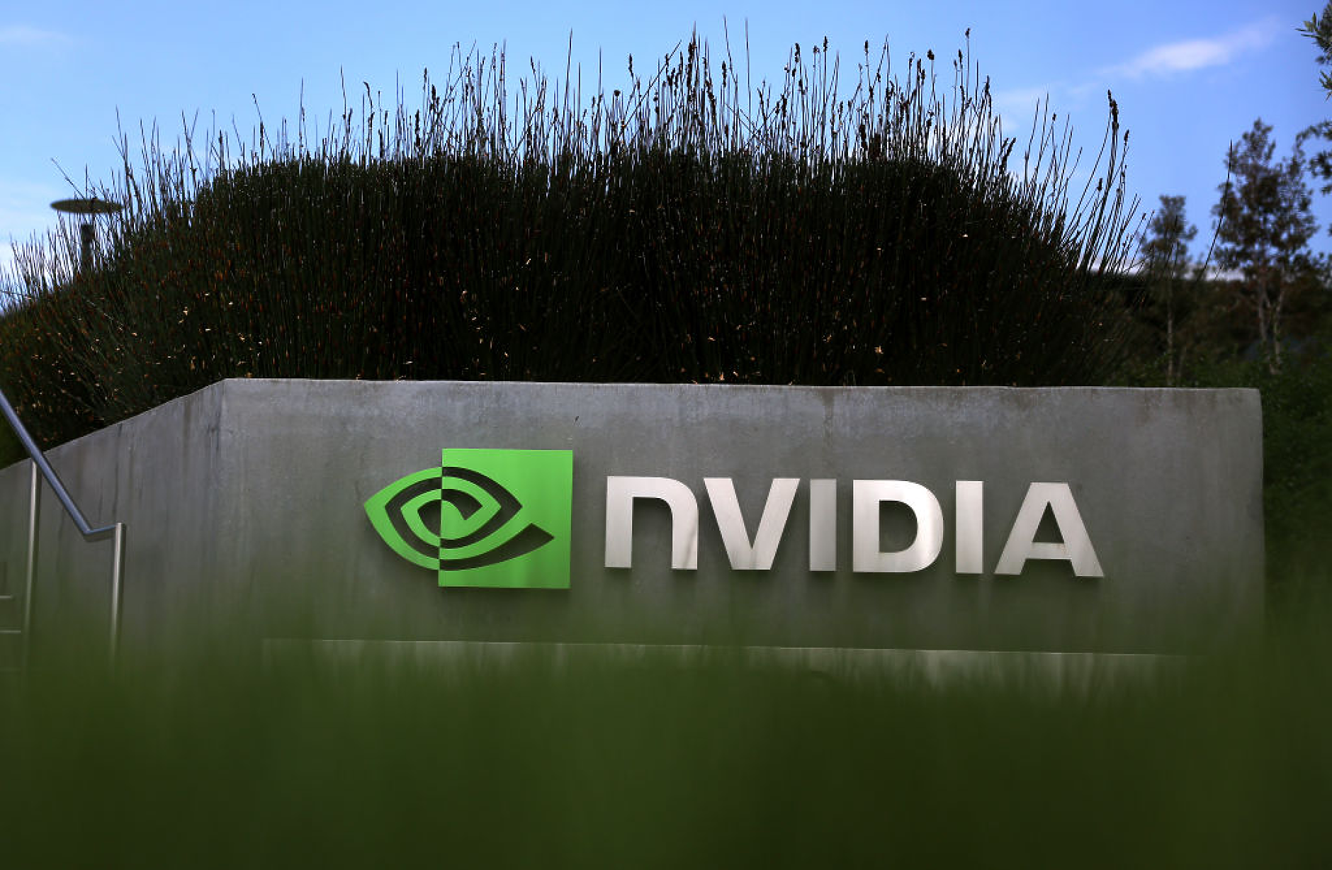 Отчетът на Nvidia даде тласък на акциите от сферите на изкуствения интелект и производството на чипове