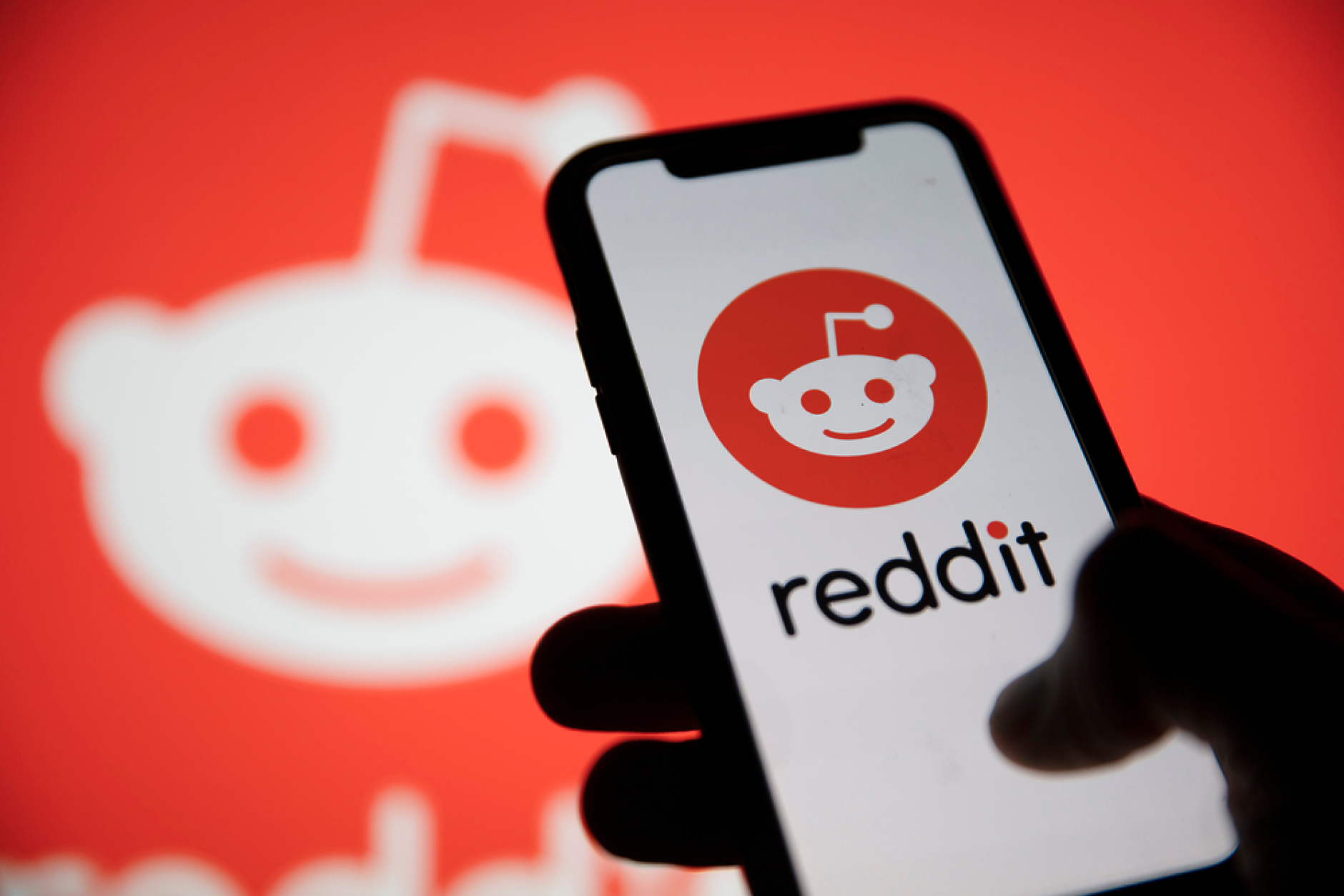 Ройтерс: Reddit ще продава съдържание на Googlе за обучение на модели за ИИ