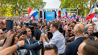 Анкета дава рекордно висок резултат на крайната десница във Франция
