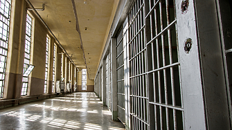 В Нидерландия поради недостиг на персонал в затворите около 1800  осъдени