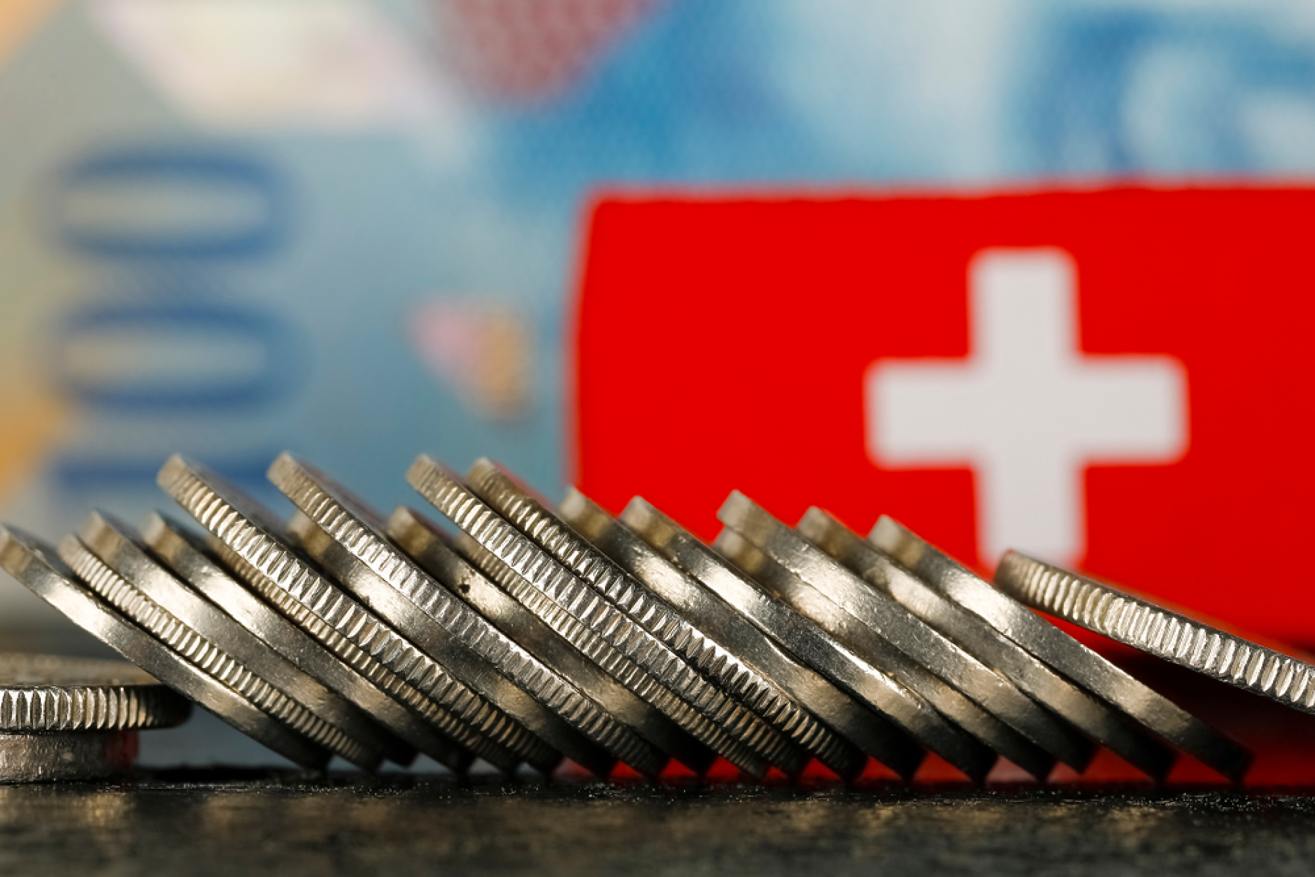 Светът на парите: Швейцарците все още обичат кеша