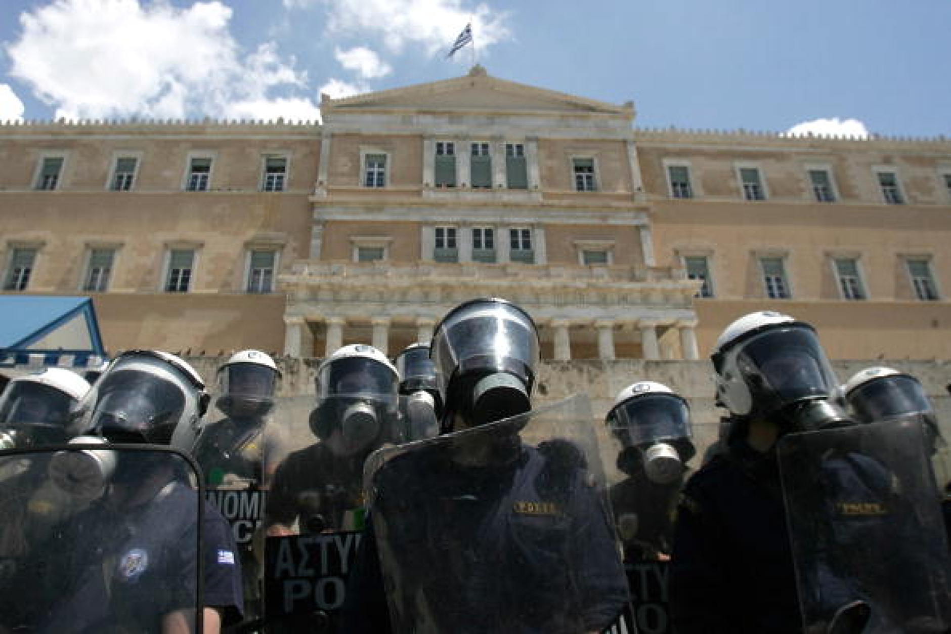 Гръцкият парламент одобри влизането на частни чуждестранни университети, въпреки масовите студентски протести 