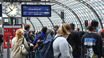 Машинистите на влакове се включиха към стачката на стюардесите от Lufthansa  в Германия
