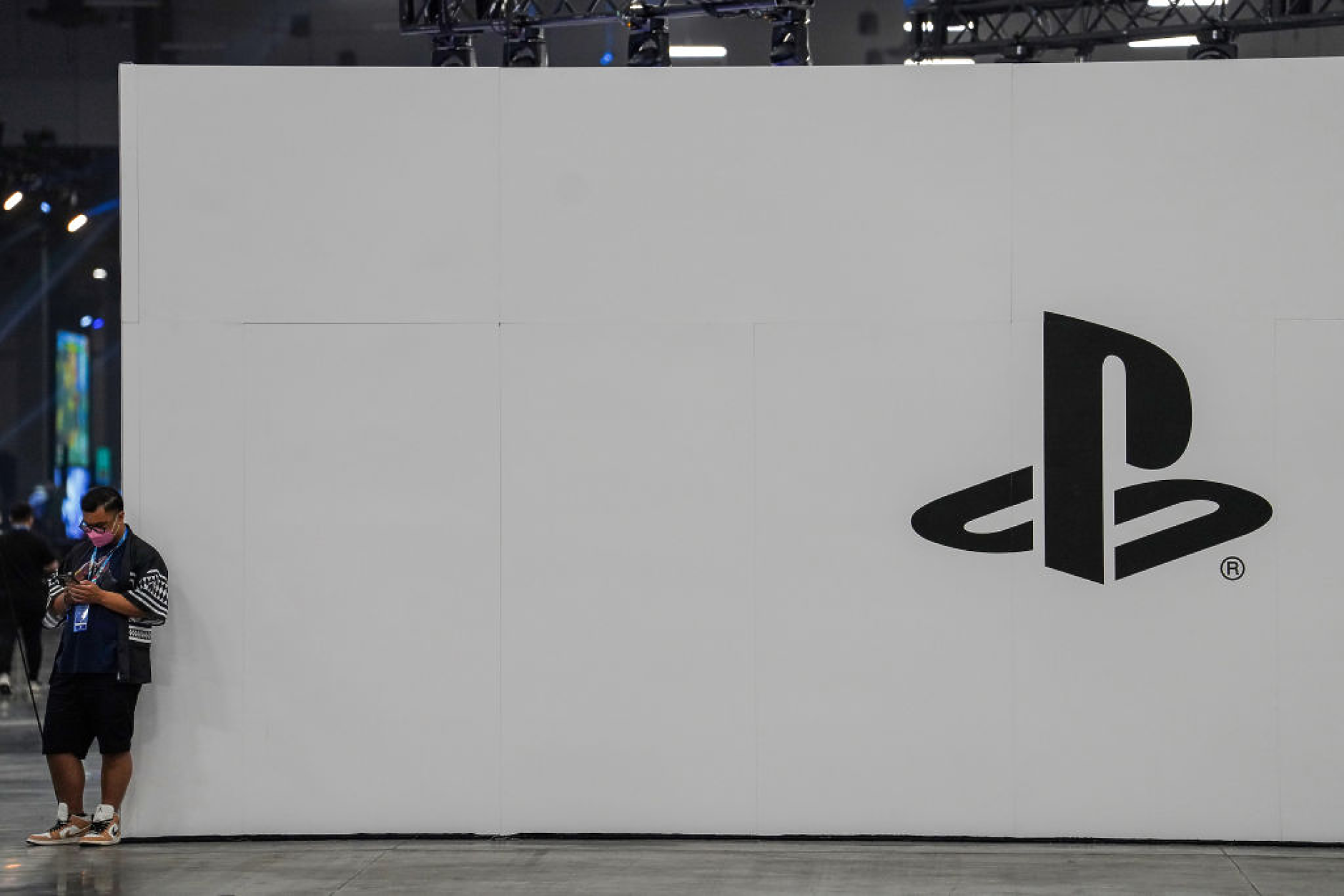 Sony съкращава около 900 служители от своето гейминг подразделение