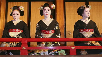 На посетителите на известния квартал Гион в Киото Япония ще