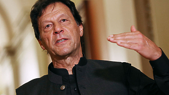 Пакистански съд повдигна днес обвинение срещу бившия премиер Имран Хан