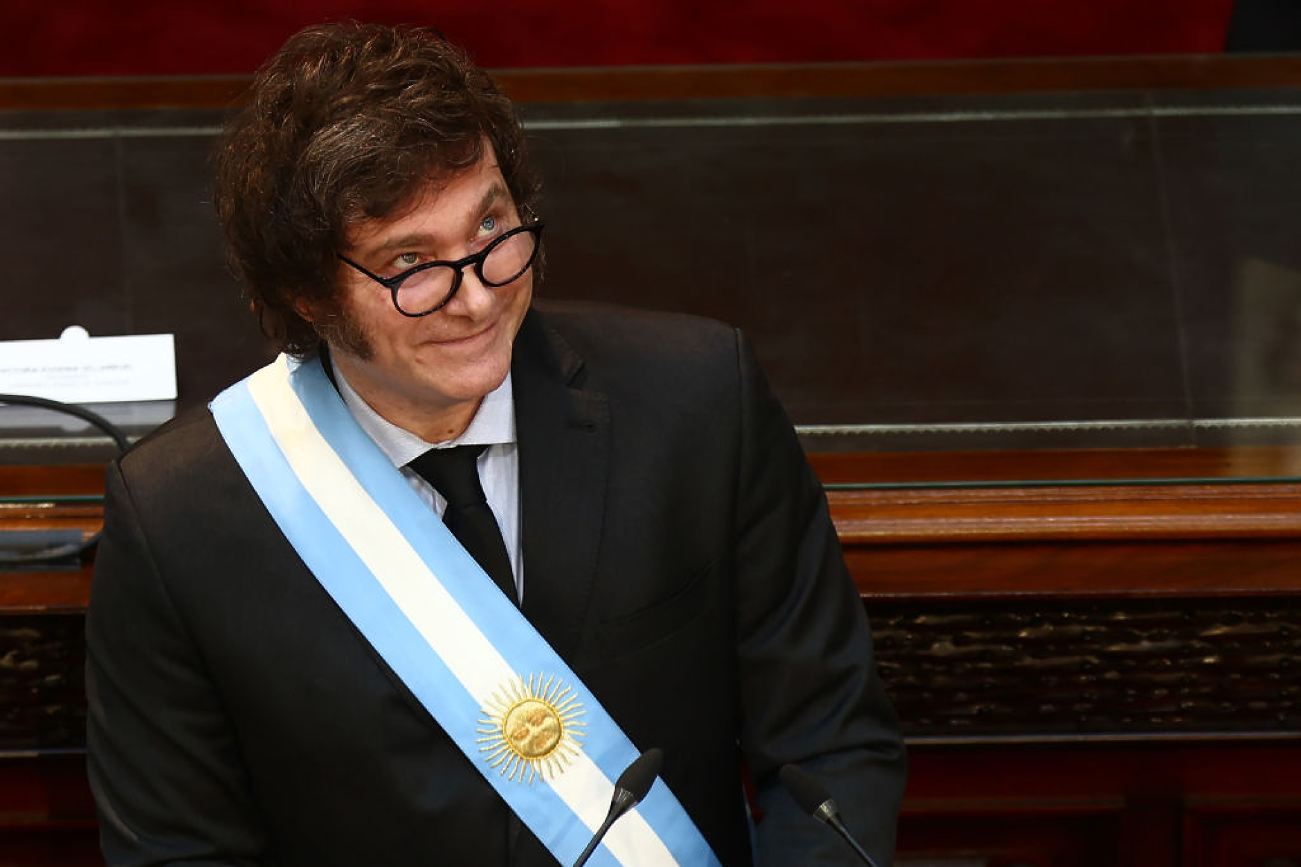 Президентът на Аржентина с 48% увеличение на заплатата в условия на тежка икономическа криза