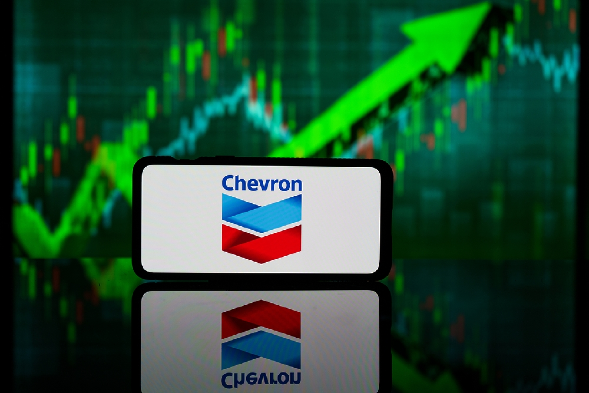 Chevron планира да започне производство на водород с помощта на слънчева енергия