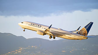 United  Airlines спира наемането на пилоти заради забавените доставки на самолети от  Boeing