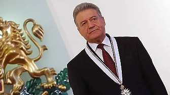 Вицепрезидентът 2002 2012 г Ангел Ма̀рин е починал в
