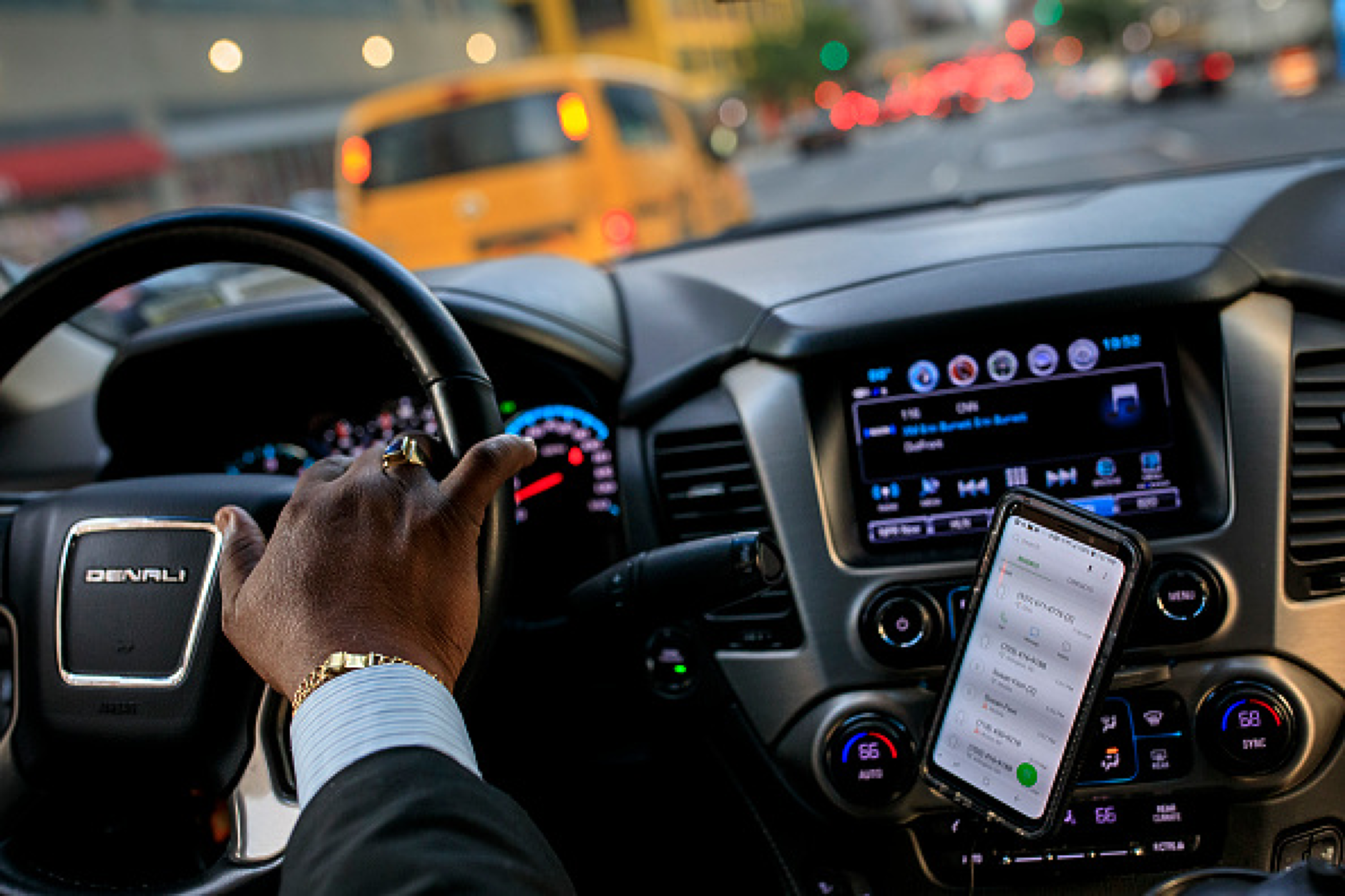 Uber ще плати 178 млн. долара компенсация на 8 000 австралийски шофьори на таксита