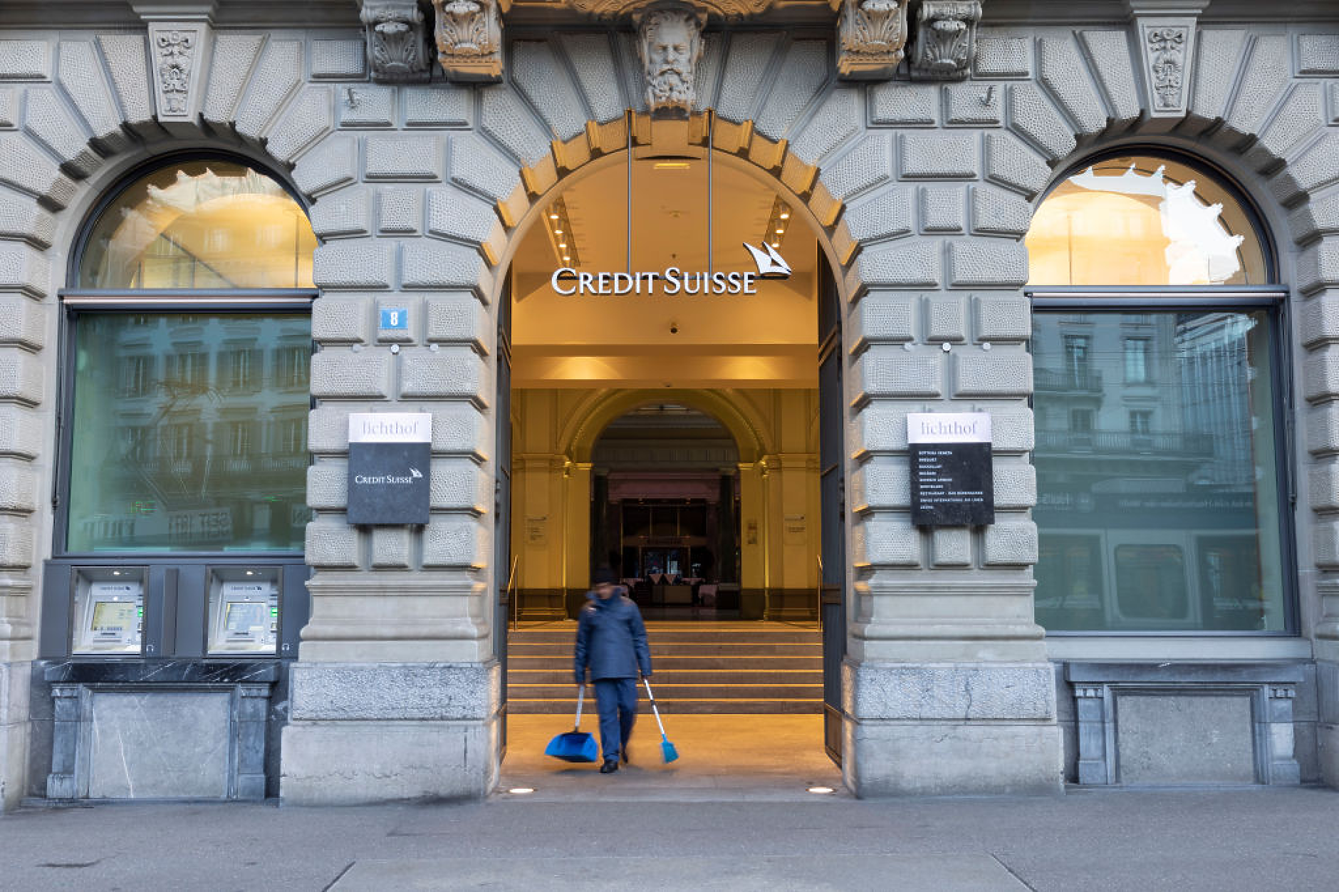 Година след спасяването на Credit Suisse банките остават уязвими