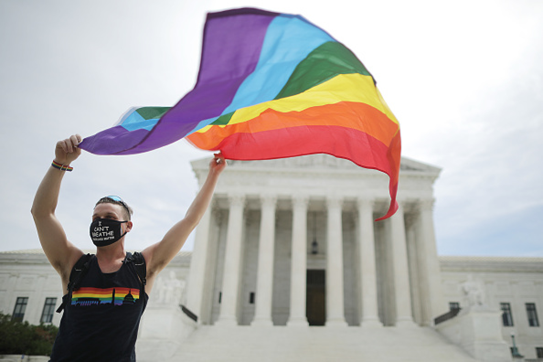 Белият дом забранява ЛГБТ- знамена и всякакви други флагове освен националния в посолствата на САЩ