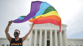 Белият дом ще забрани показването на знамена на ЛГБТ в