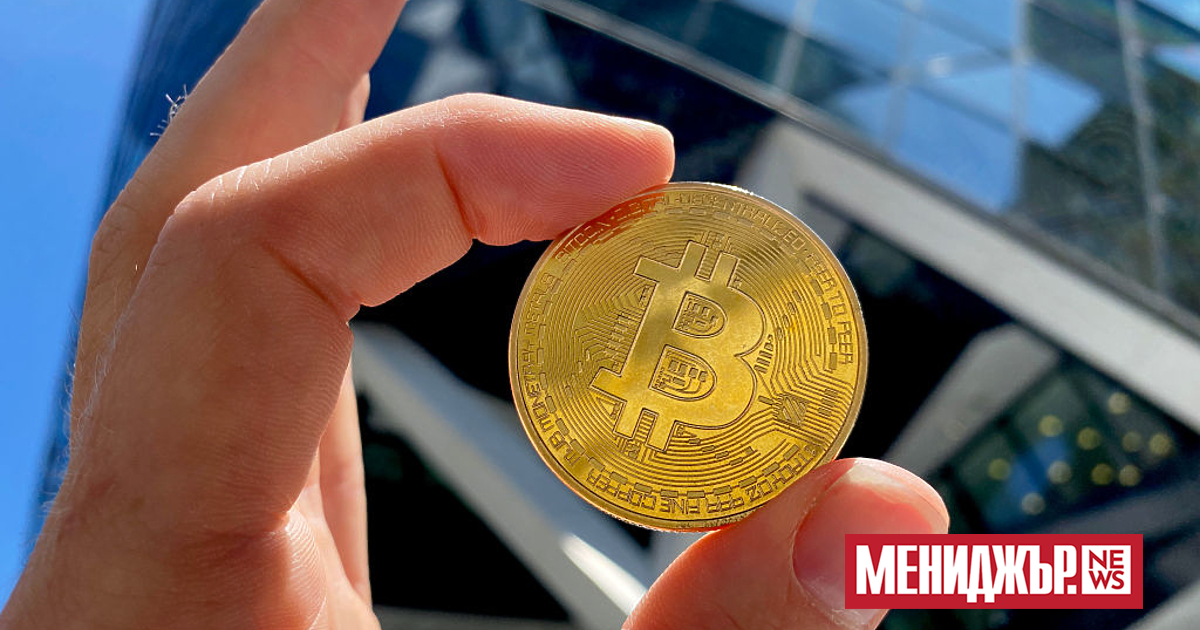 Биткойнът се понижи допълнително в сряда, като за кратко падна