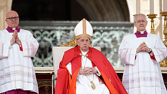 Папата пропусна проповедта за Палмова неделя
