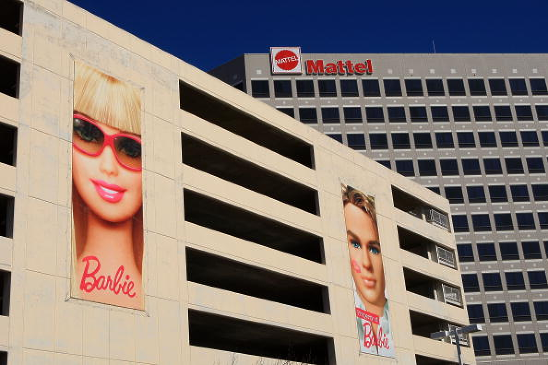 Производителят на Барби Mattel се изправя срещу конкуренцията с нов парк за забавления 