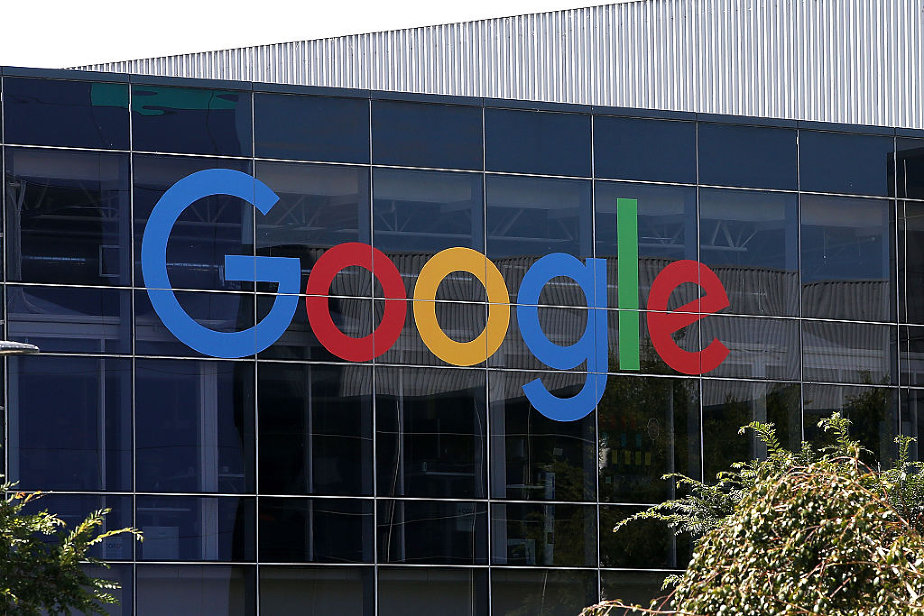Френски регулатор глобява Google с 250 млн. евро