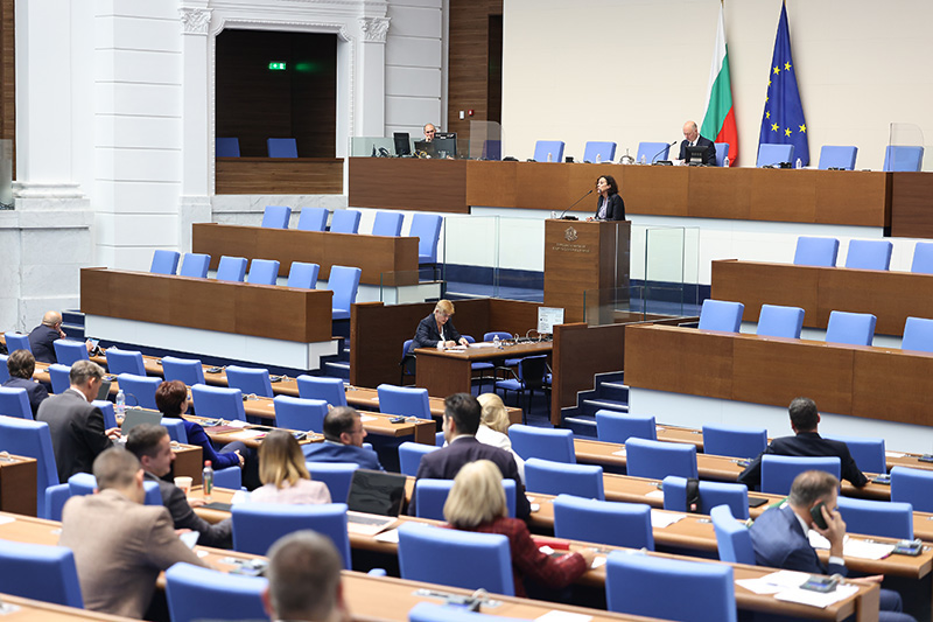 Парламентът задължи Асен Василев да покрие дефицита във Фонд Сигурност на електроенергийната система