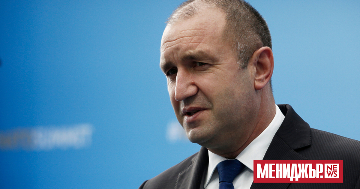 Президентът Румен Радев обяви, че отлага връчването на мандат за