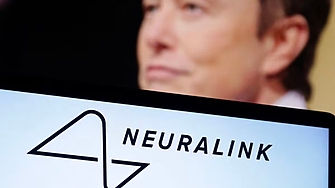 Стартъпът за мозъчни чипове Neuralink на Илон Мъск показа първия