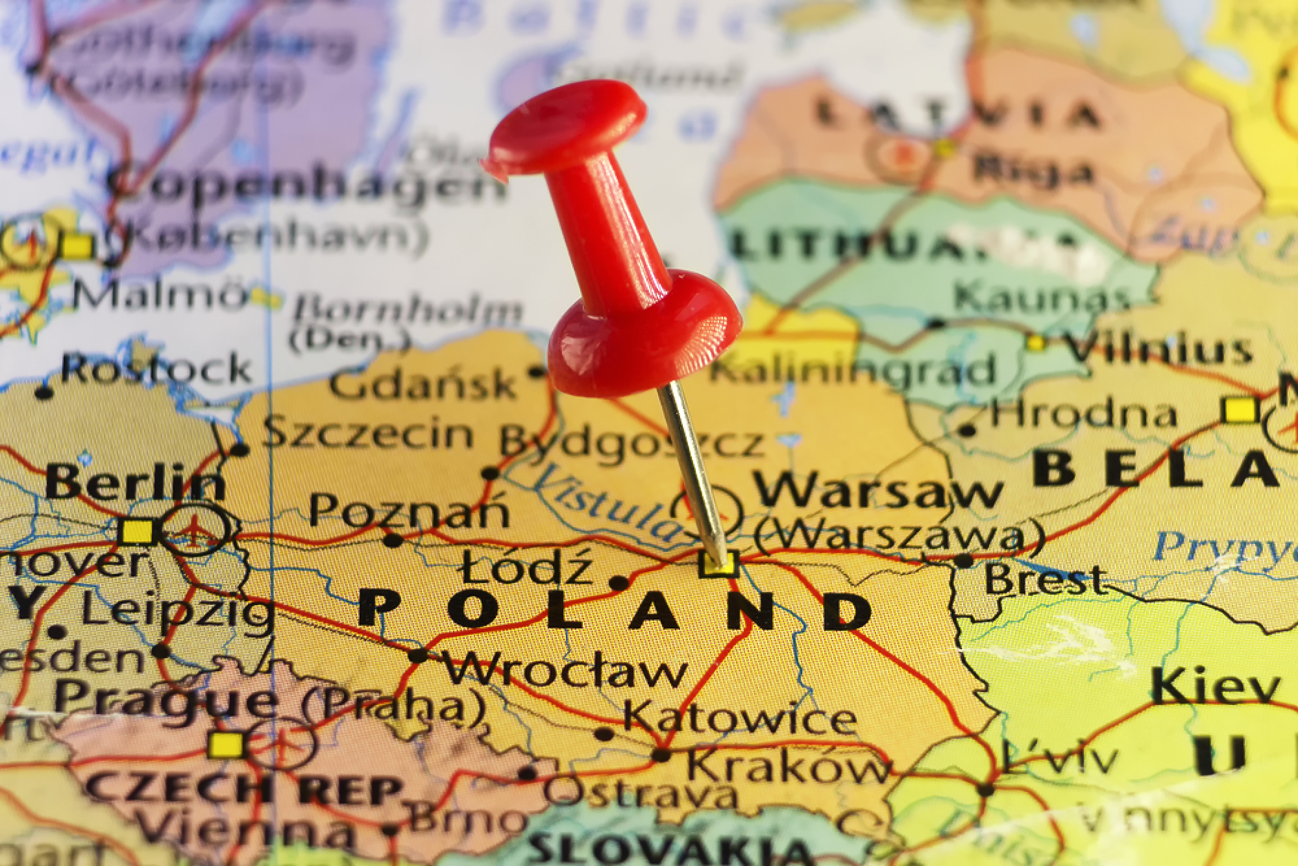 Полша заяви, че Русия е нарушила въздушното ѝ пространство при нападение срещу Западна Украйна