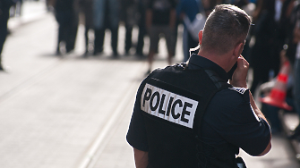 Френският премиер Габриел Атал обяви повишаване на нивото на терористичната
