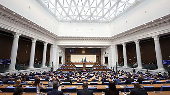 Политици и партийни лидери гласуваха на изборите за парламент