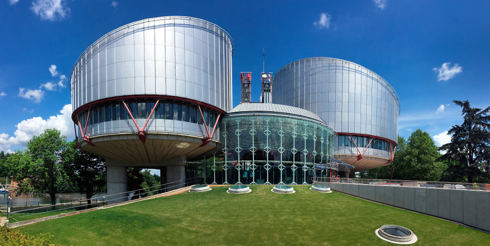 Съдът в Страсбург: Швейцария не е защитила гражданите си от последици от изменението на климата