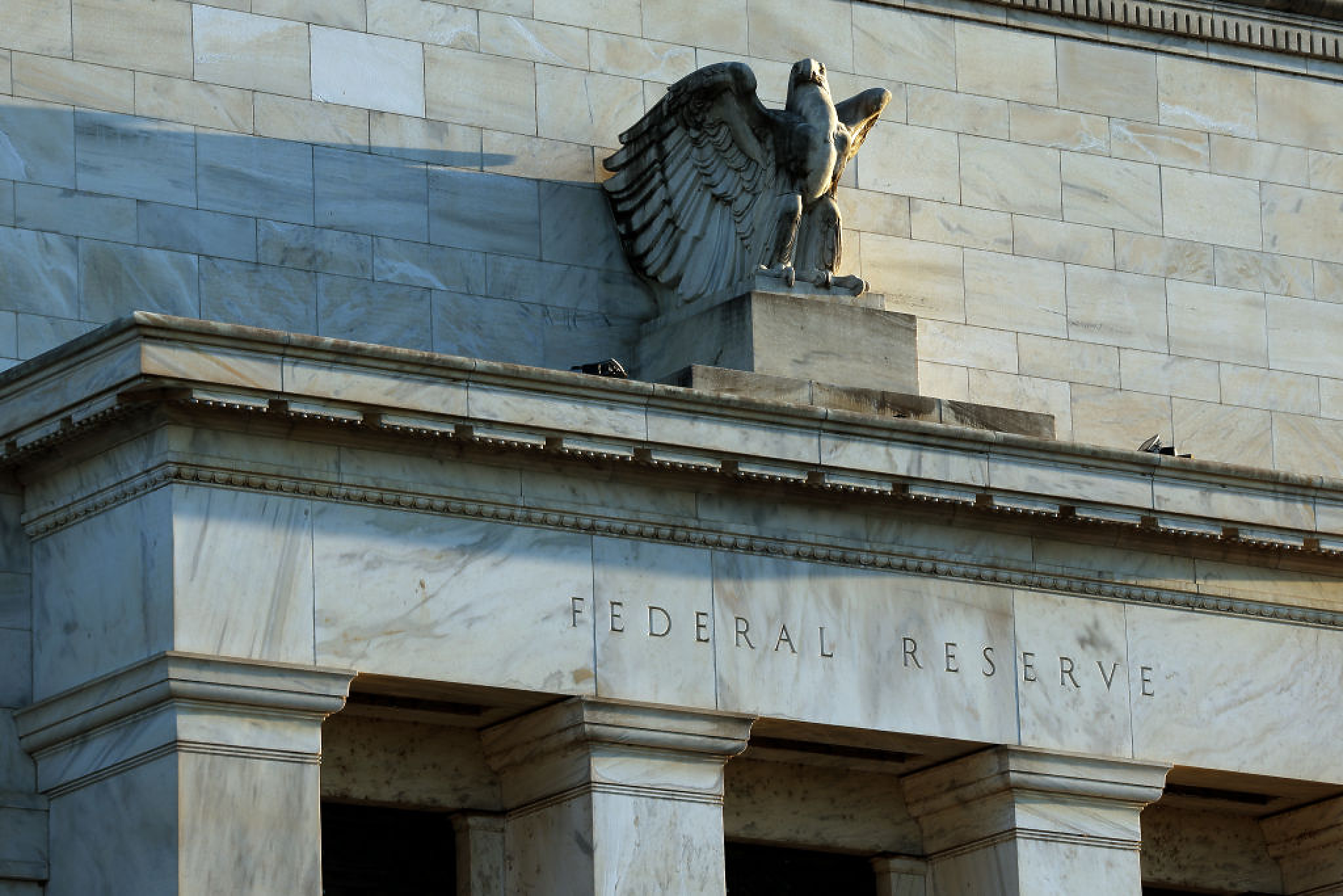 „Не могат да го сгрешат отново“: Икономистите са все по-несигурни дали Фед ще намали лихвите тази година