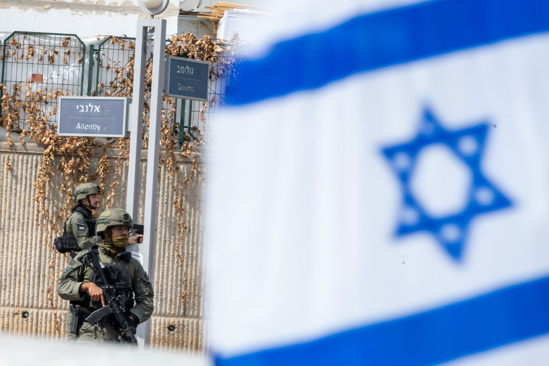 Израел уволни двама военни, след като откри грешки при удара, убил хуманитарни работници