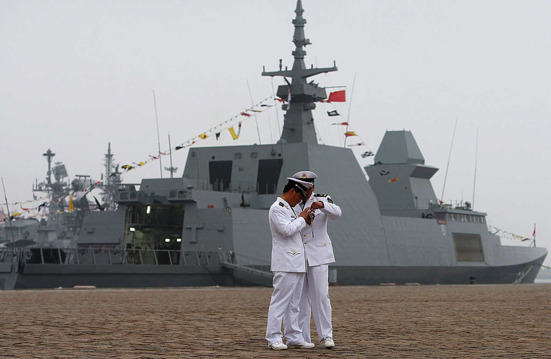 Пекин обяви, че ще извърши бойни патрули в спорното Южнокитайско море