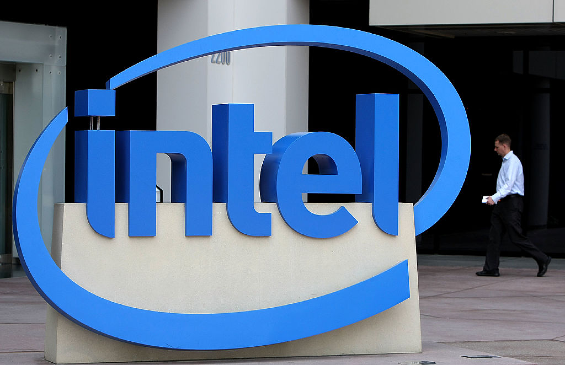 Intel се изправя пред най-лошата си година на загуби в бизнеса за производство на чипове