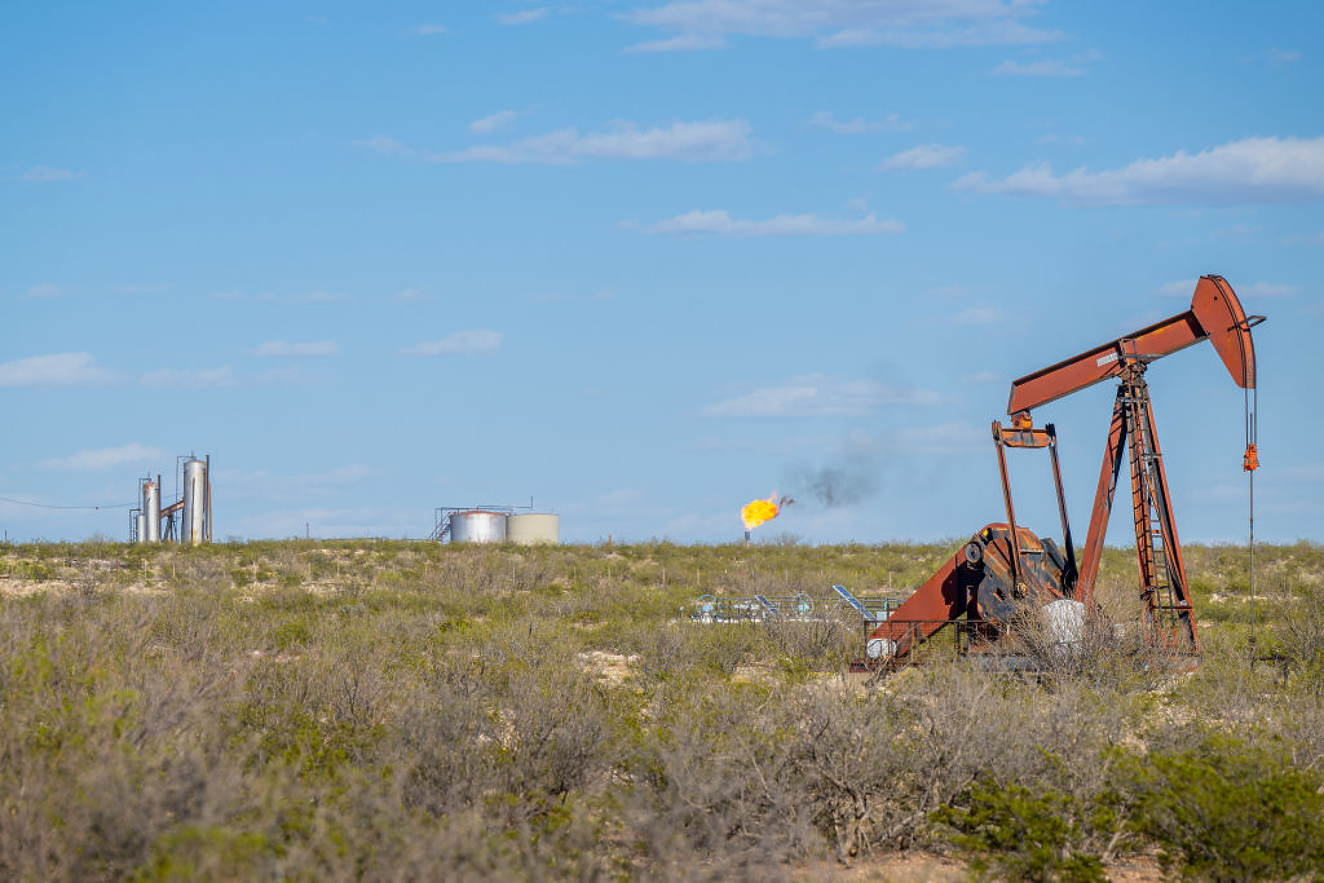 Цените на петрола се повишават, тъй като надеждите за прекратяване на огъня в Близкия изток избледняват