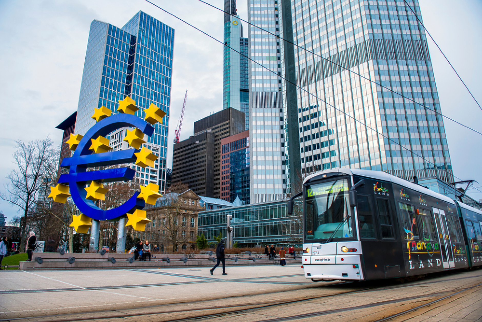 Инфлацията в еврозоната  се забави до 2,4% през март