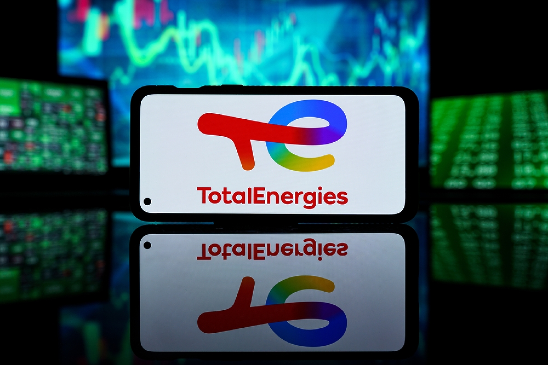  60 неправителствени организации  призоваха банки и инвеститори да не дават заеми на  TotalEnergies