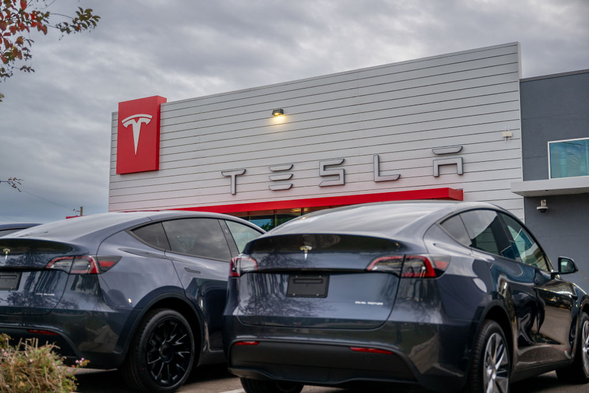 Tesla ще проучи локации в Индия за фабрика за електромобили на стойност до $3 млрд.
