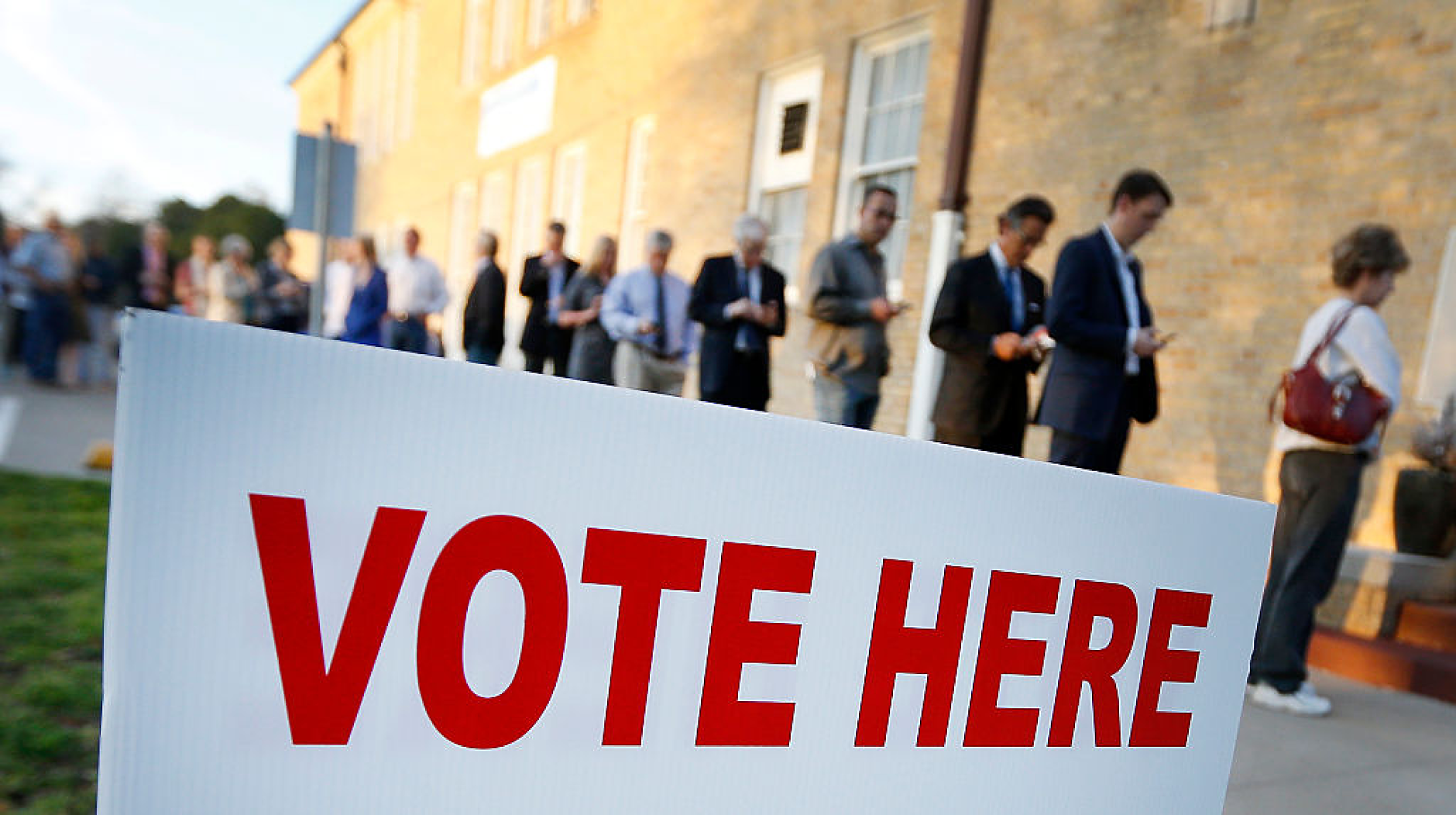 Гласоподавателите в много страни са скептично настроени към демокрацията, показва проучване