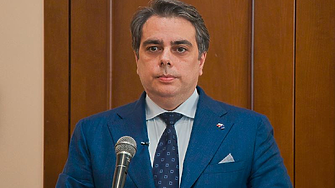 Бившият финансов министър Асен Василев бе изслушан във Временната парламентарна комисия