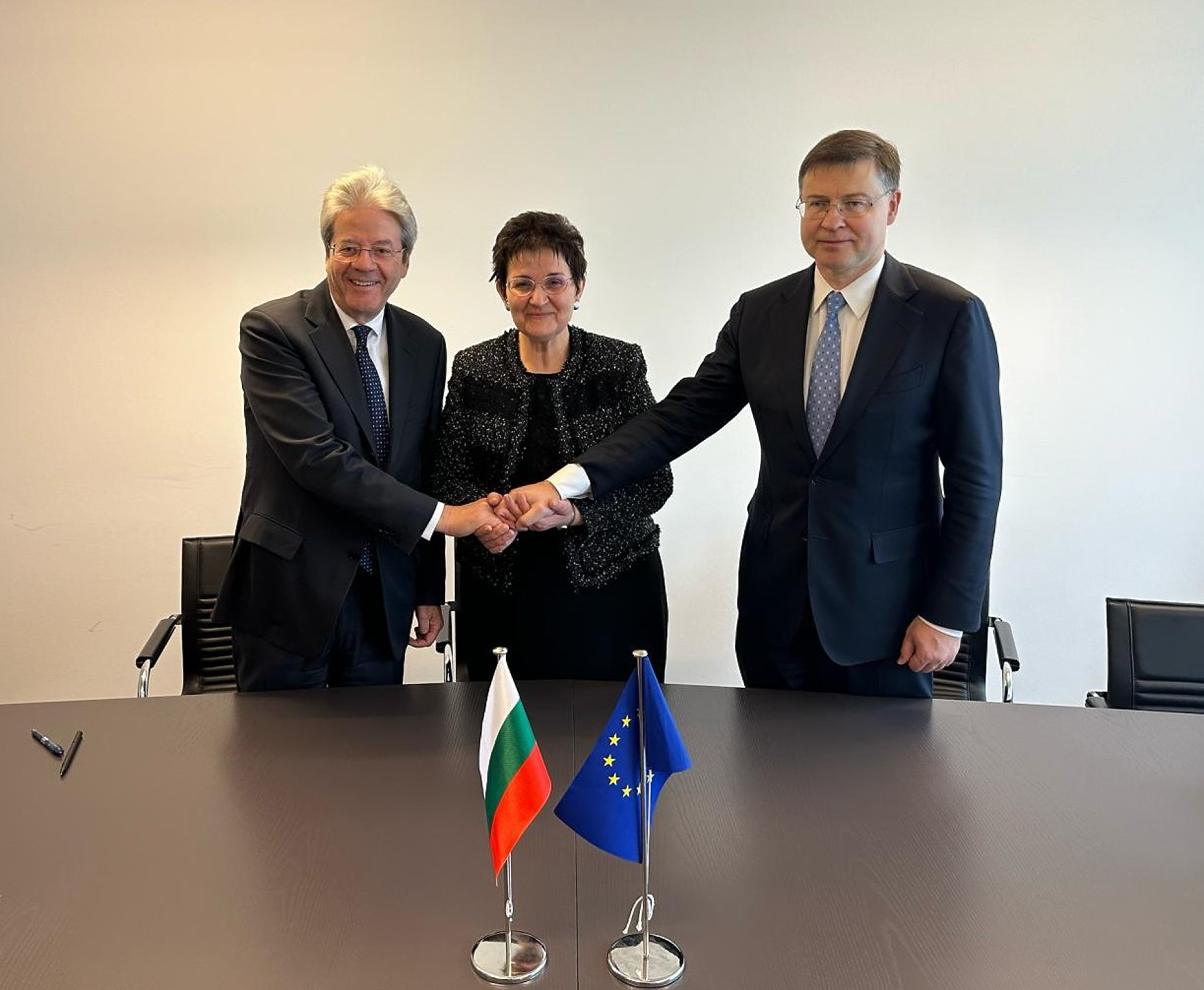 България подписа с ЕК споразумение за  информационни кампании за еврото