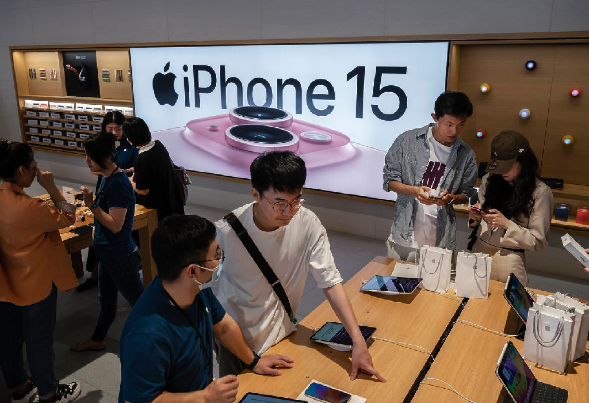 Apple изгуби лидерската си позиция по продажби на смартфони в Китай