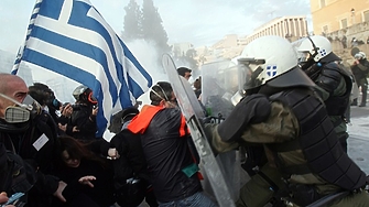 Работещите във всички гръцки медии участват в 24 часова стачка като
