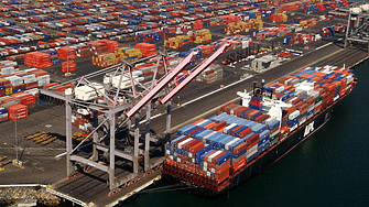 Контейнери задръстват пристанищата в Средиземо море заради блокирания трафик 