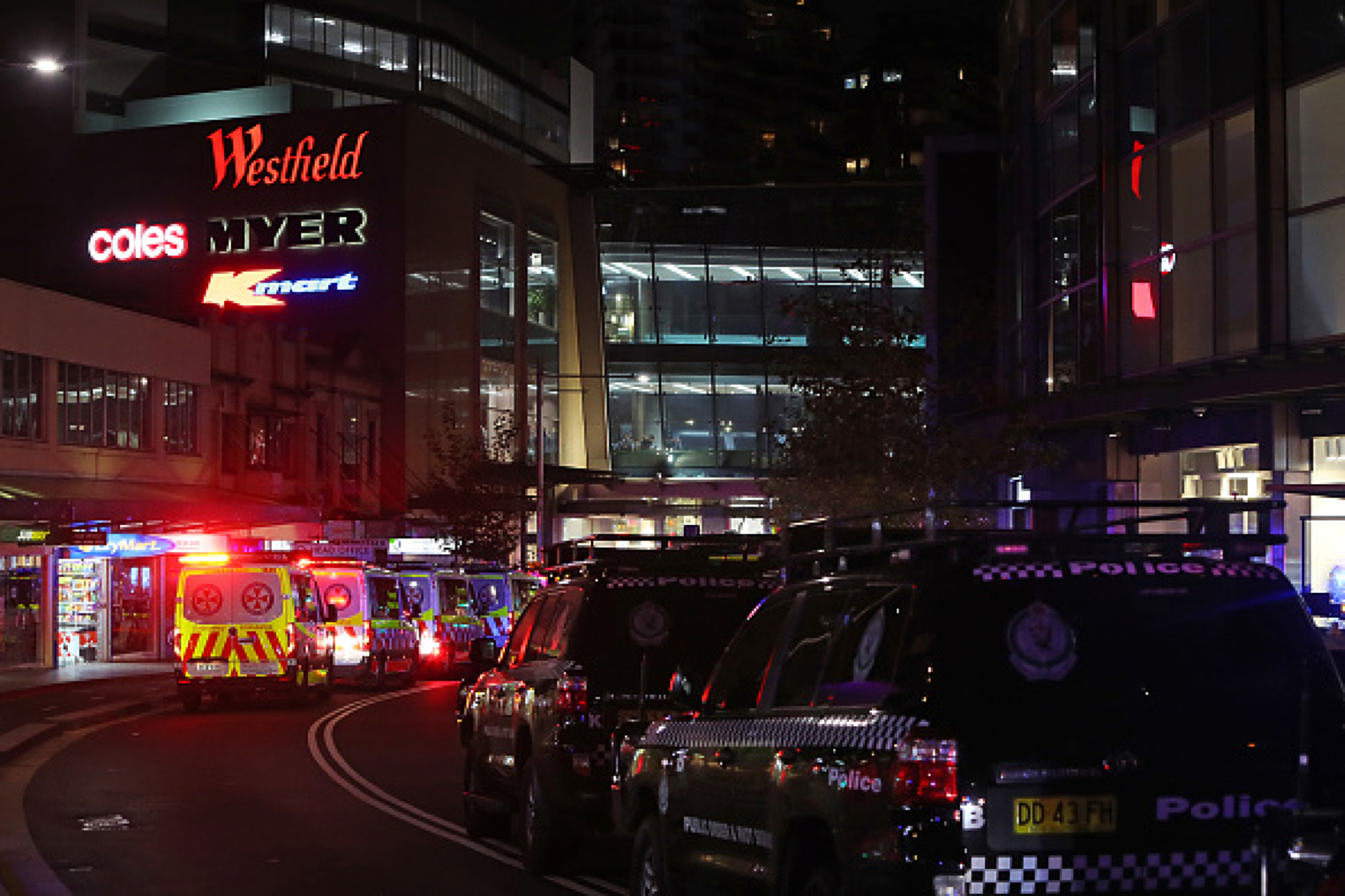 Петима са загинали при нападението в мол в Сидни, сред ранените е 9-месечно бебе