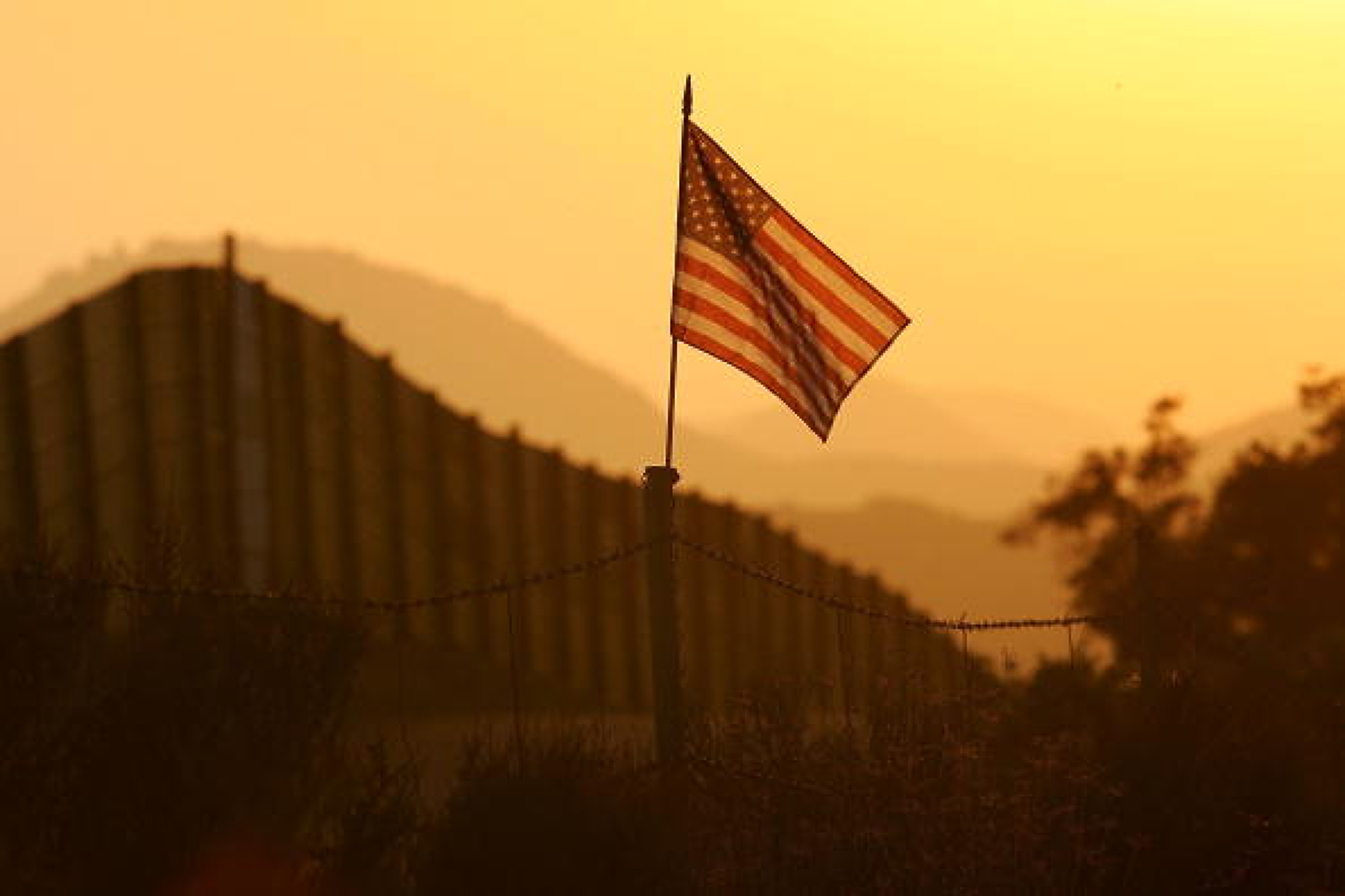 Републиканка предложи лазери да спират мигрантите по границата на САЩ 